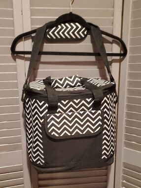 Von Maur Black & White Chevron Insulated Cooler Tote